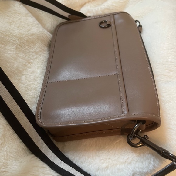 Coach crossbody - Picture 3 of 3